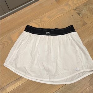 ALO Yoga White Skirt with Black and Gray Waistband